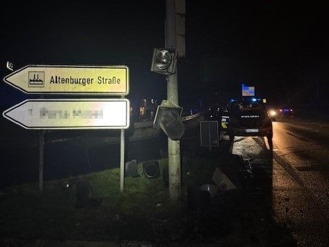 Beschädigter Ampelmast
